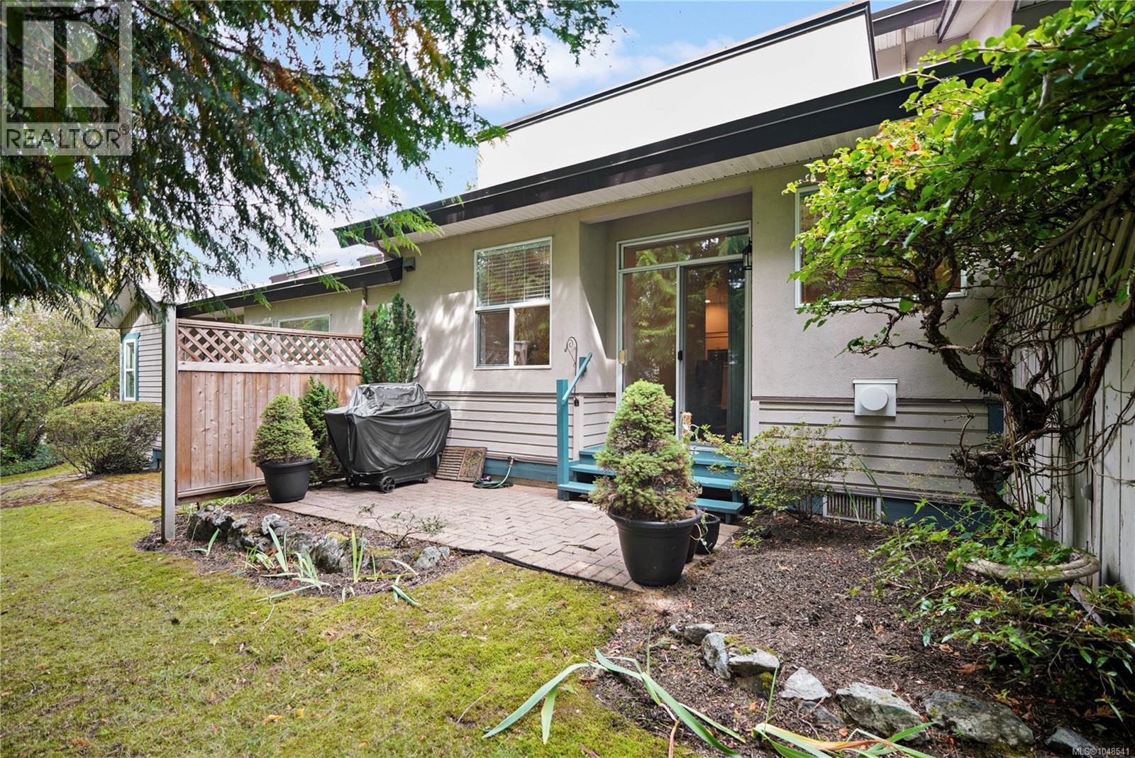 25 4525 Wilkinson Road, Saanich