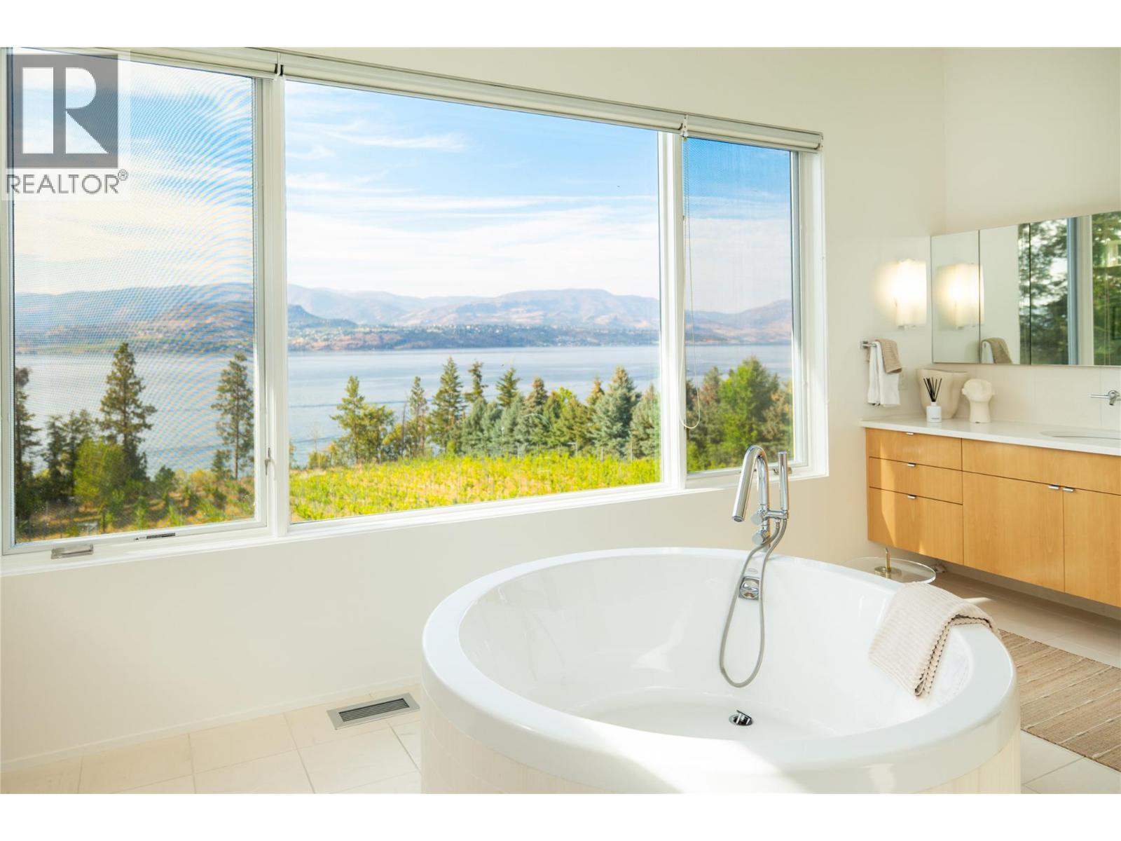  4840 LAKESHORE Road, Kelowna