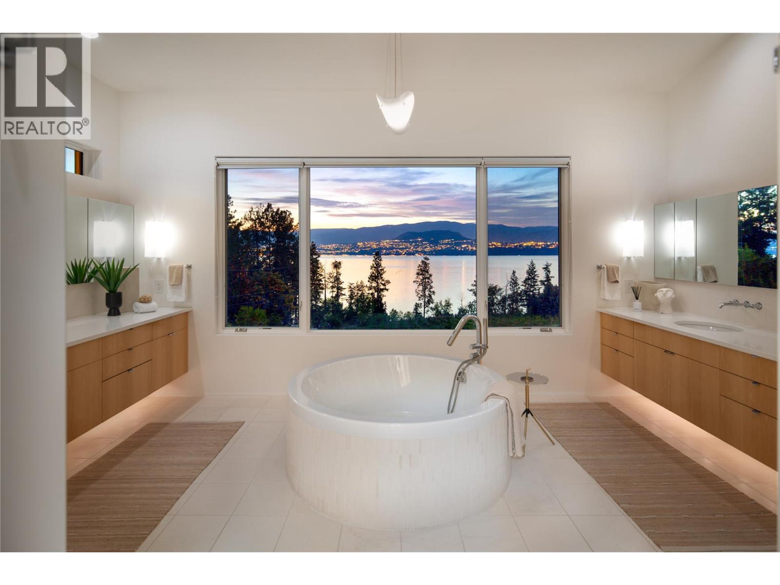  4840 LAKESHORE Road, Kelowna
