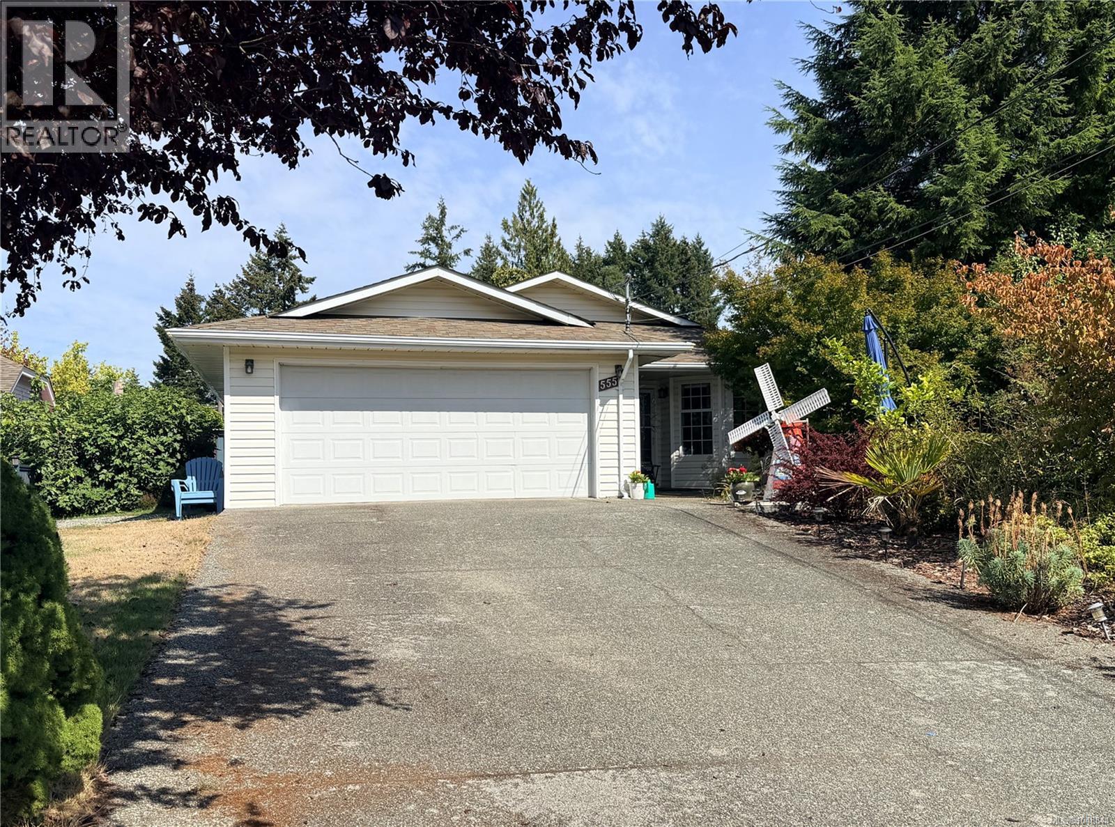 555 Hooper Place, Ladysmith