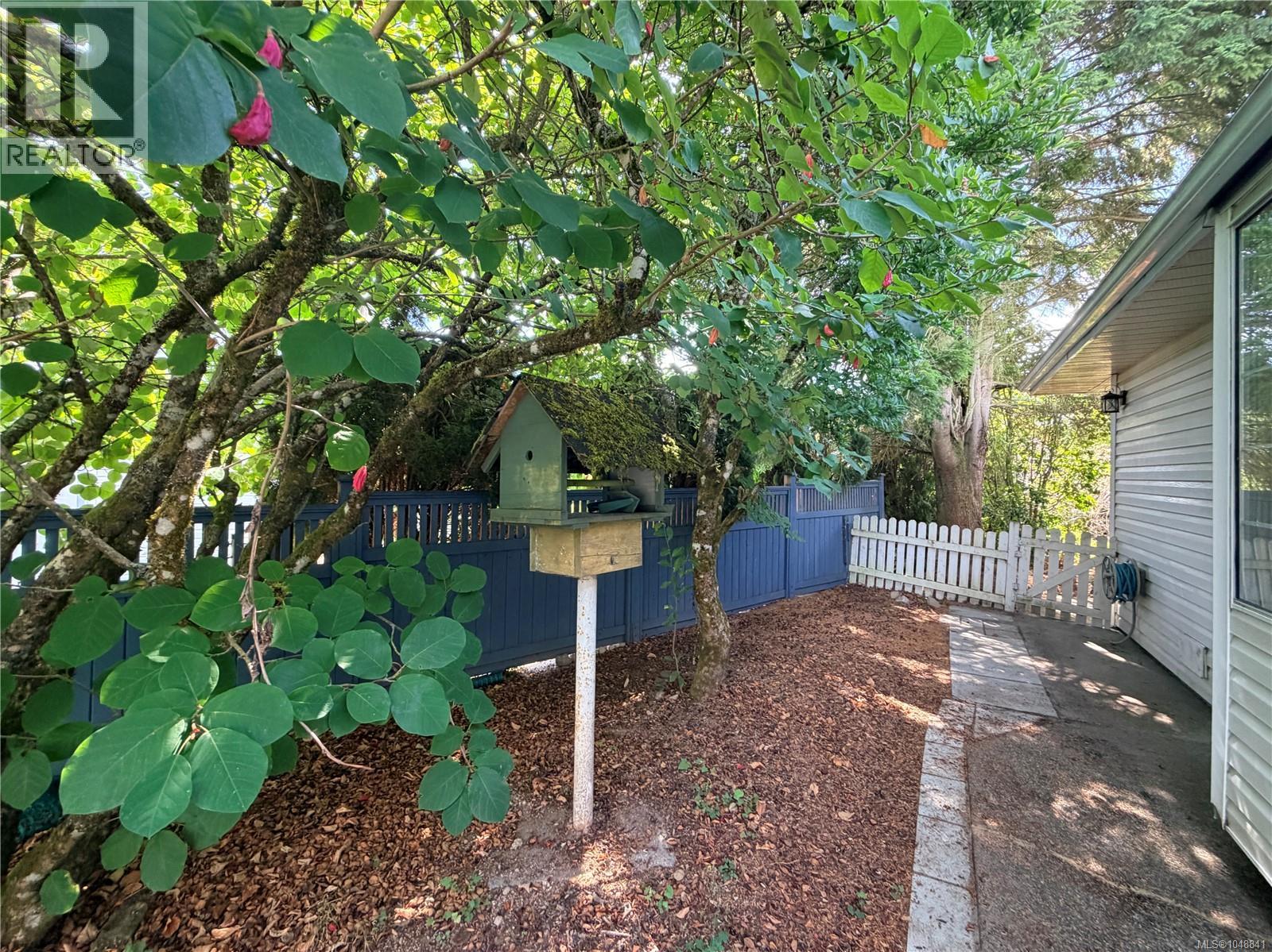 555 Hooper Pl - Image 36