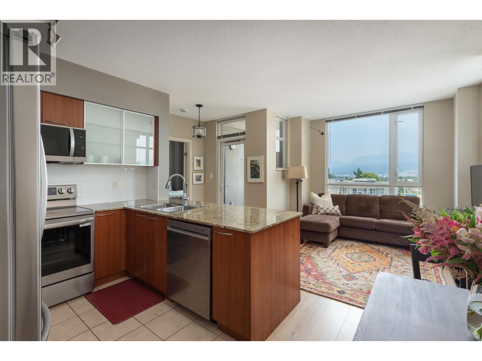 656 1483 E KING EDWARD AVENUE, Vancouver — photo 4