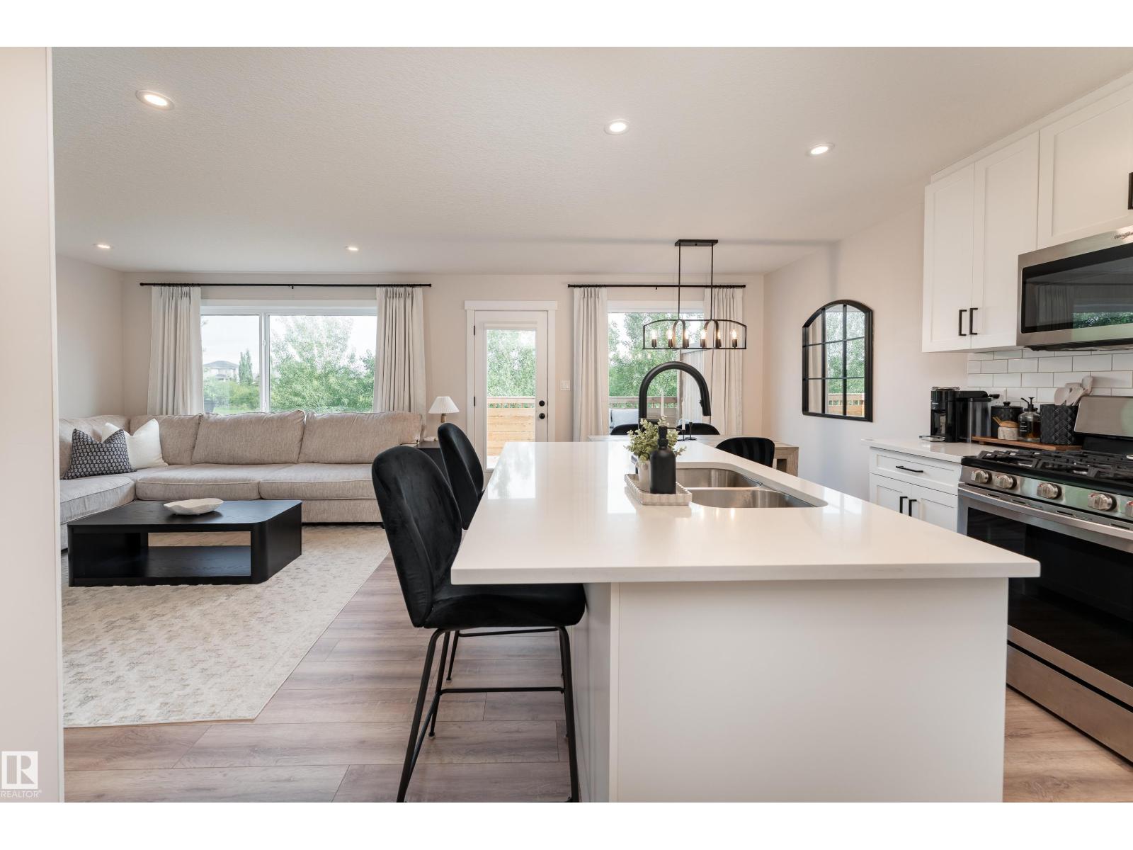 584 MEADOWVIEW DR - 10