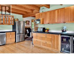 Full ensuite bathroom - 230 Sunshine Valley Road, Clearwater, BC V0E1N2 Photo 6