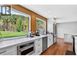 2pc Bathroom - 985 Old N Thompson Highway, Clearwater, BC V0E1N2 Photo 10
