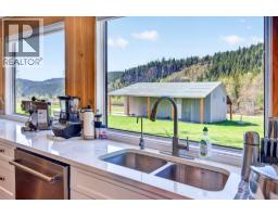 Laundry room - 985 Old N Thompson Highway, Clearwater, BC V0E1N2 Photo 6