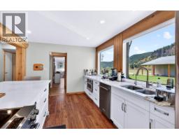 4pc Bathroom - 985 Old N Thompson Highway, Clearwater, BC V0E1N2 Photo 9