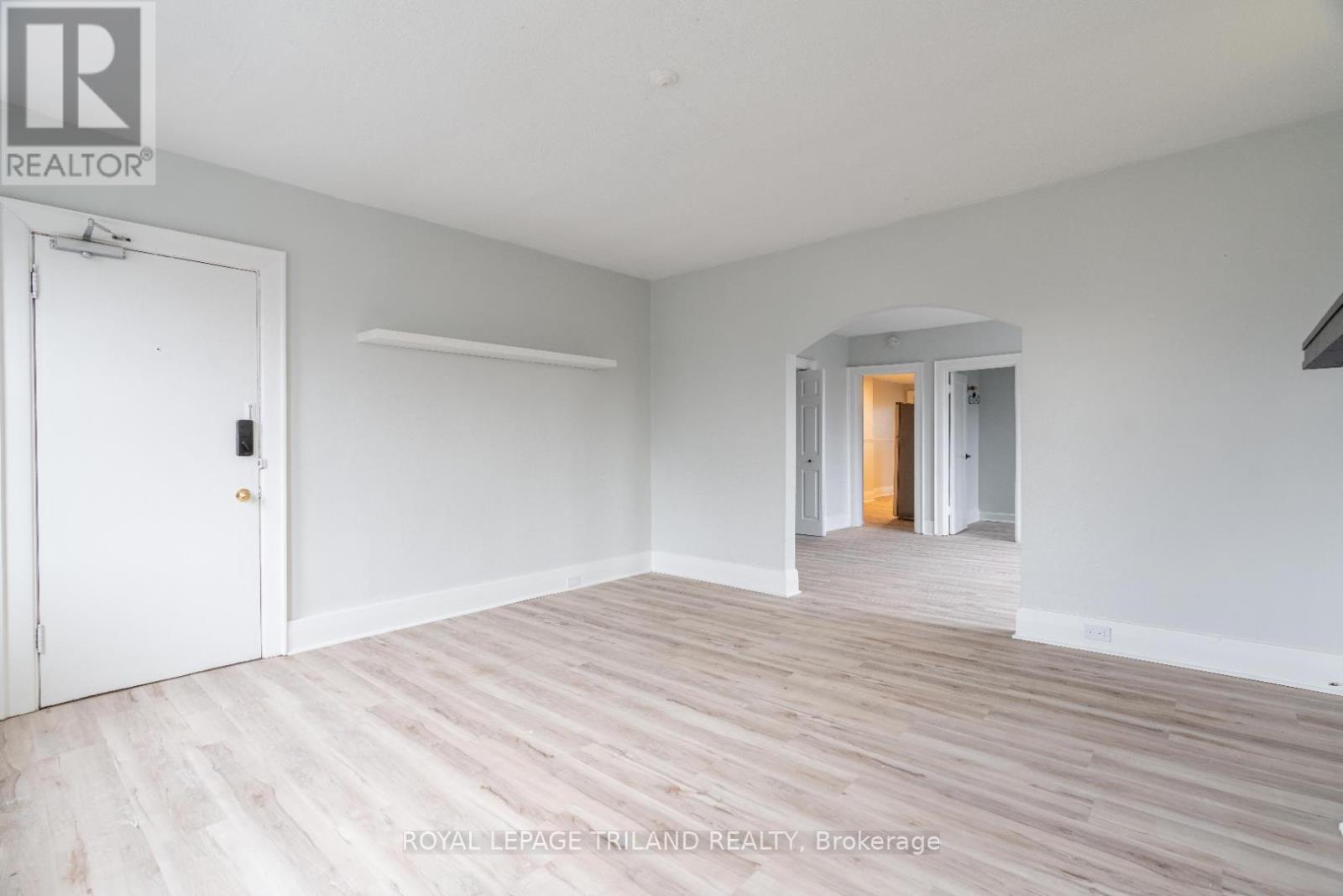 3 - 425 MCKENZIE AVENUE, London South (South F) — photo 3
