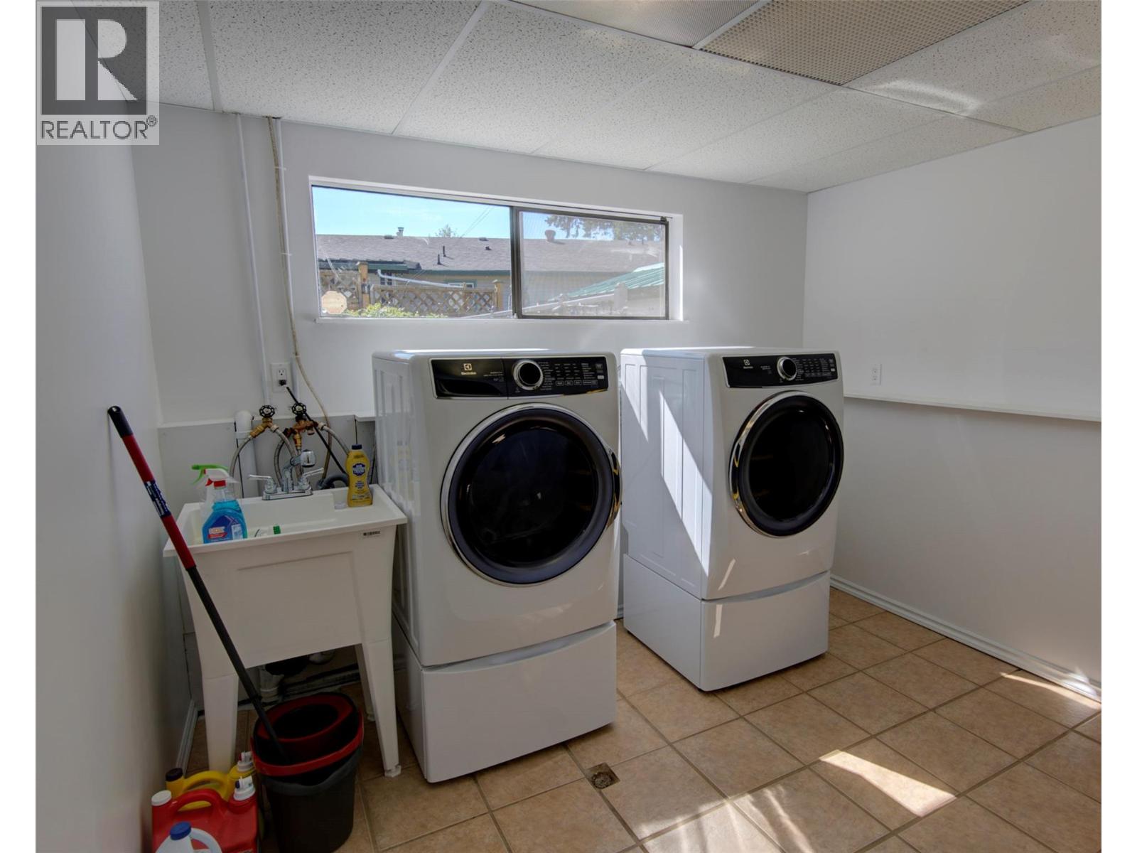 5894 Dedecker West Road, Vernon