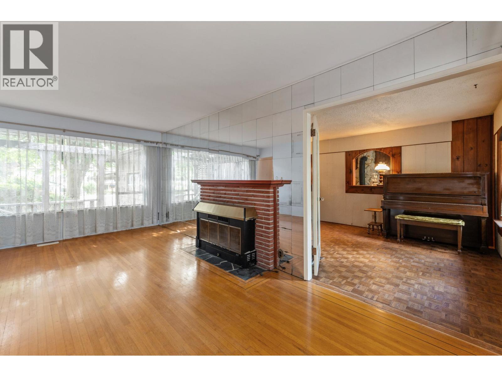 Photo of 2495 LAURALYNN DRIVE 19