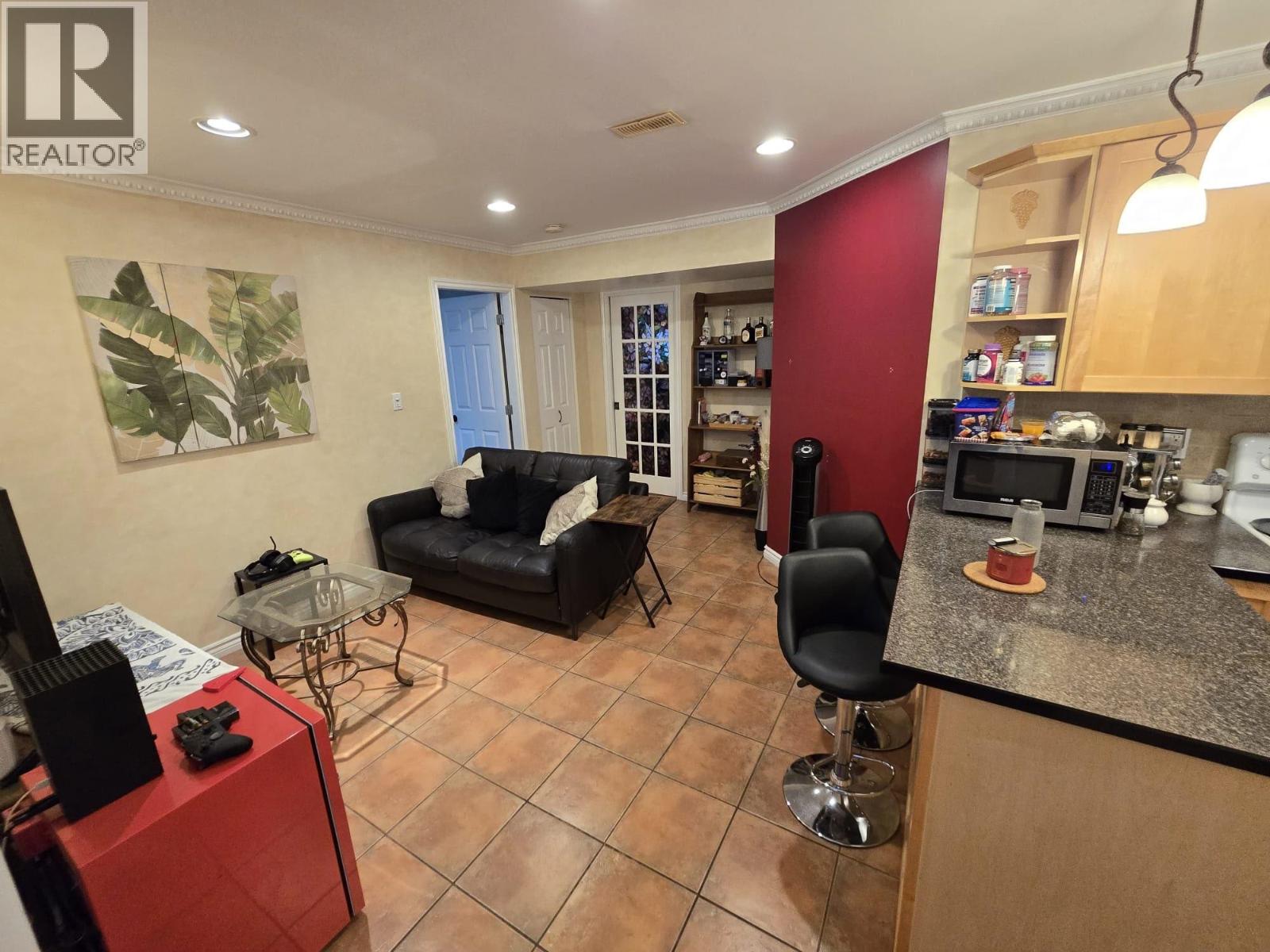 5 Bed, 3 Bath House for Rent in Coquitlam – 1975 1975 WILTSHIRE AVENUE, Coquitlam – MLS# R3162653 - Image 7