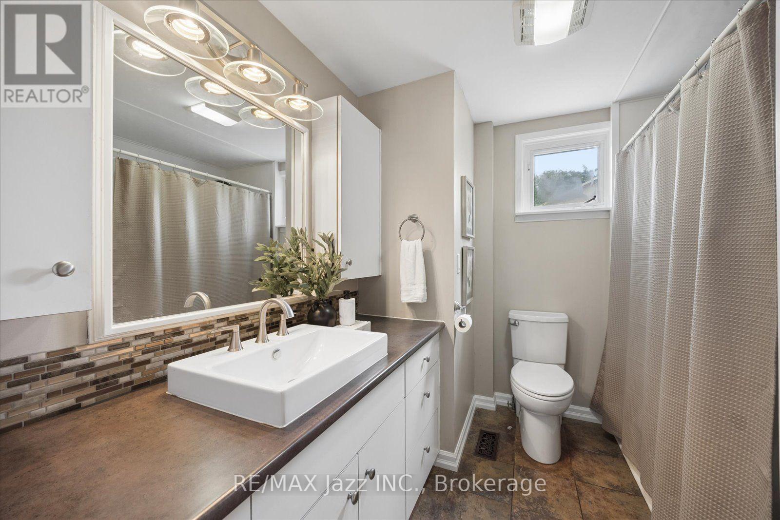 364 KING STREET E - 15