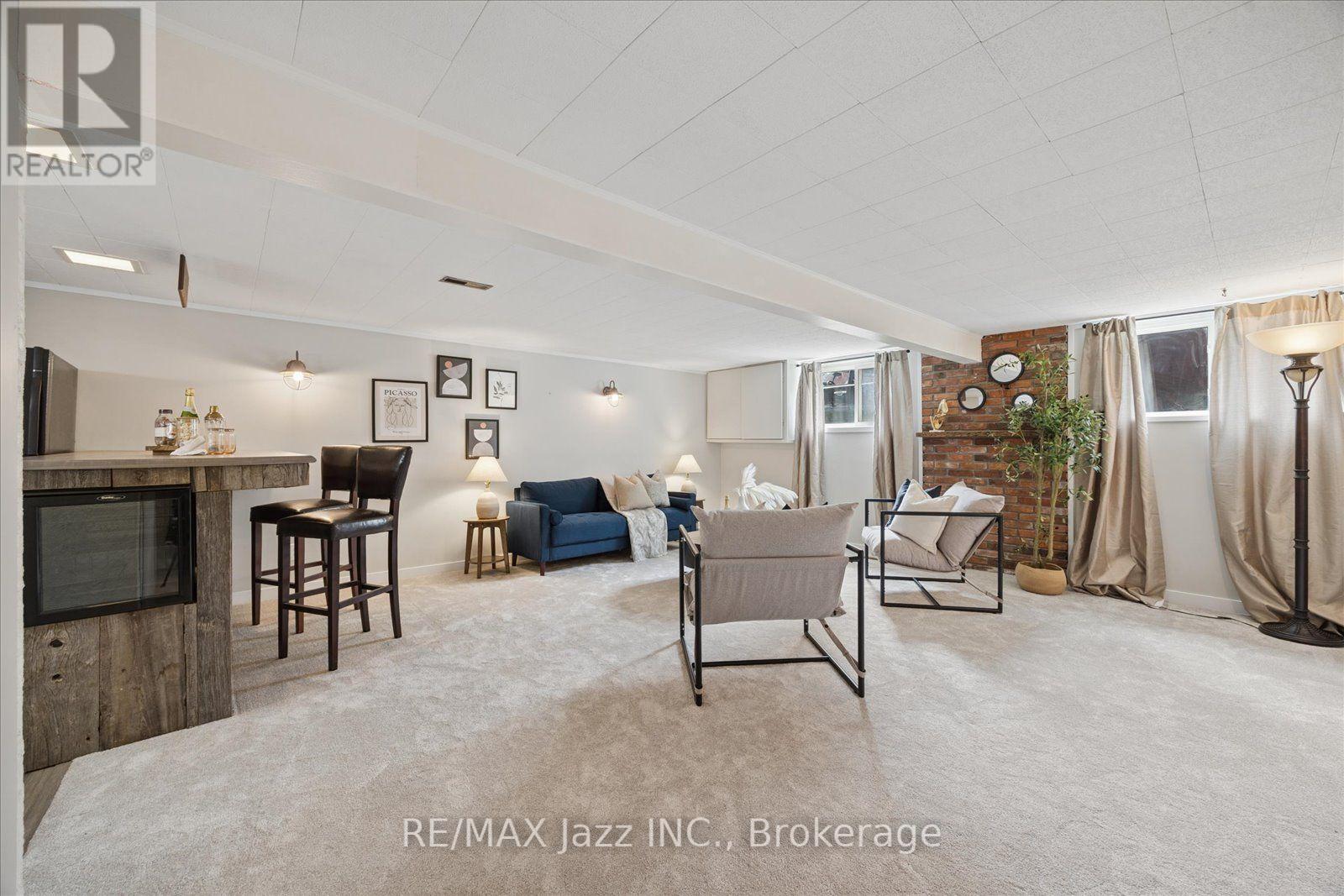 364 KING STREET E - 16