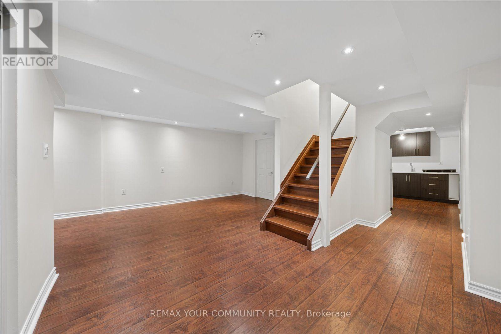 102 EDMUND SEAGER DRIVE - 38