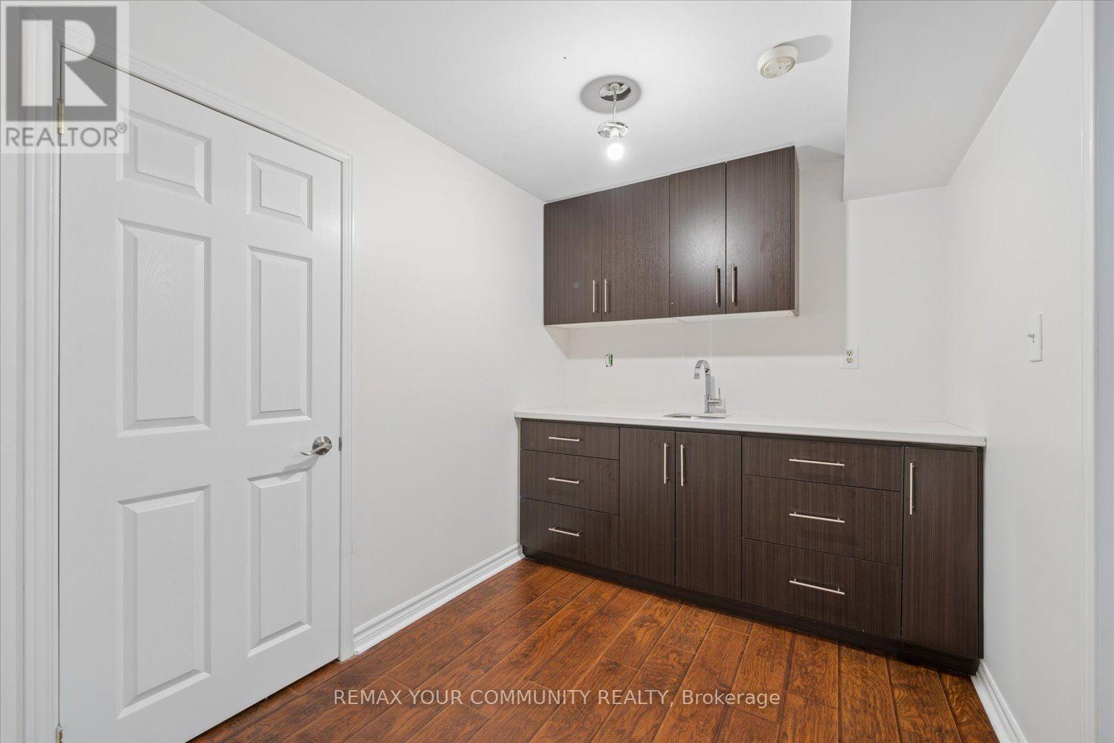 102 EDMUND SEAGER DRIVE - 41