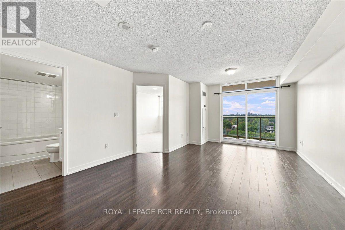 #908 812 LANSDOWNE AVENUE - 11