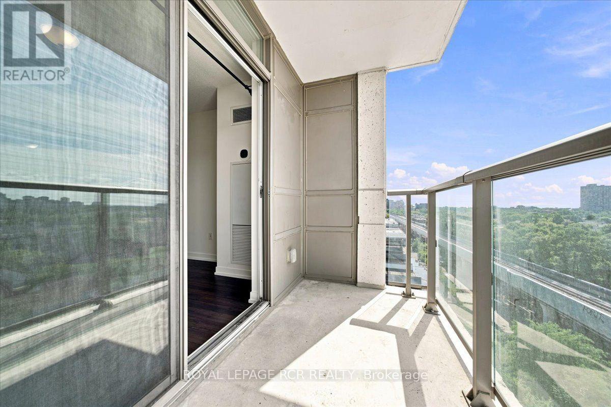 #908 812 LANSDOWNE AVENUE - 17