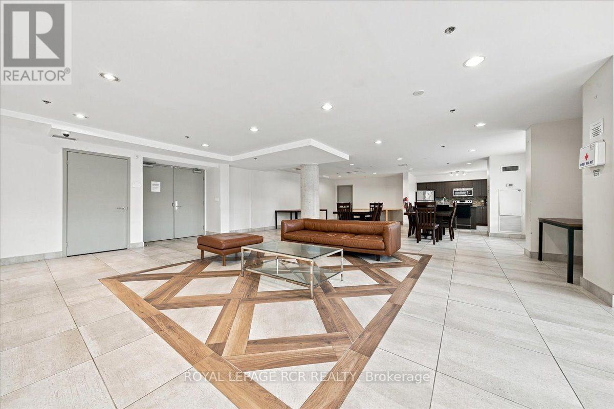 #908 812 LANSDOWNE AVENUE - 21