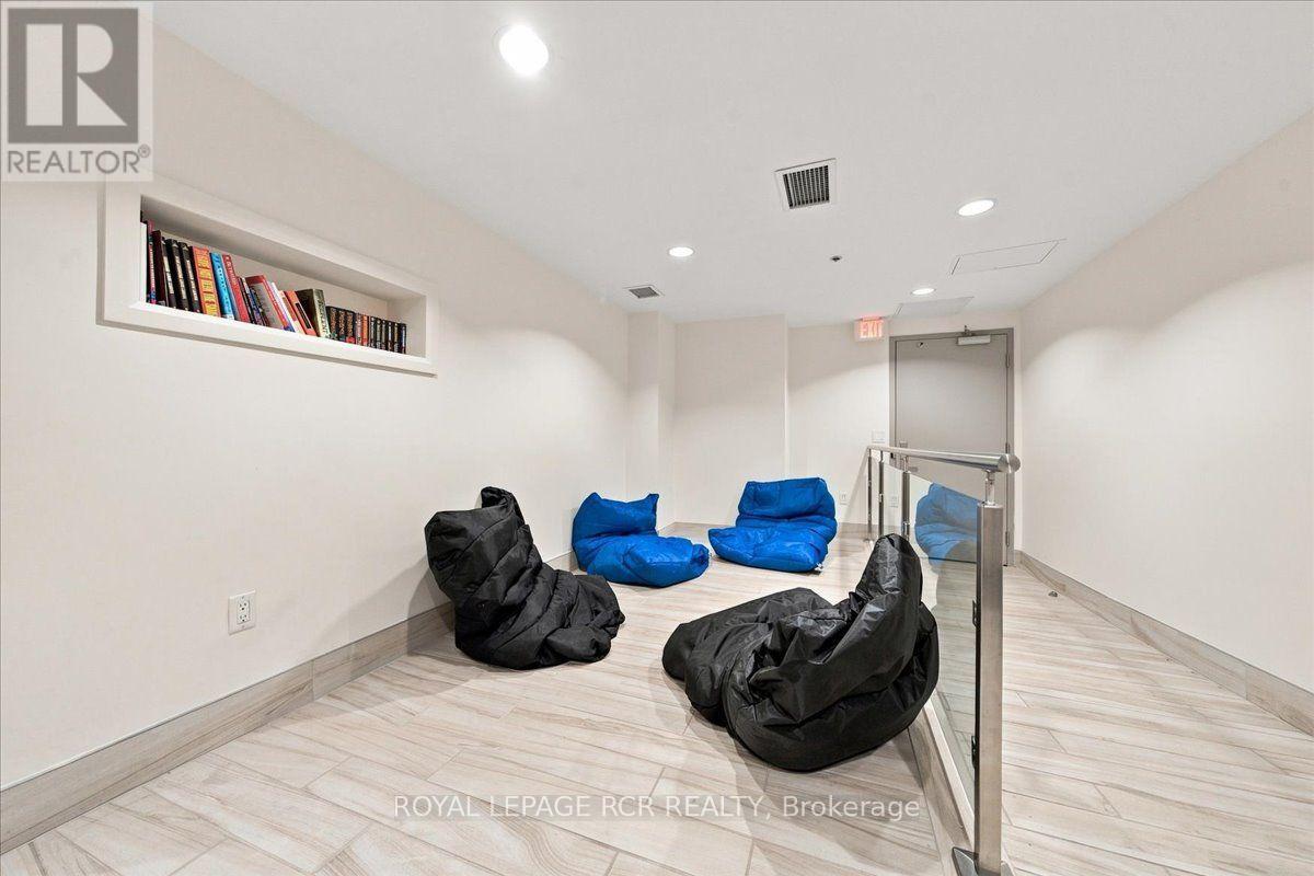#908 812 LANSDOWNE AVENUE - 25