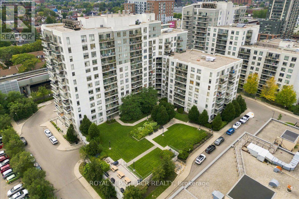 #908 812 LANSDOWNE AVENUE - 35