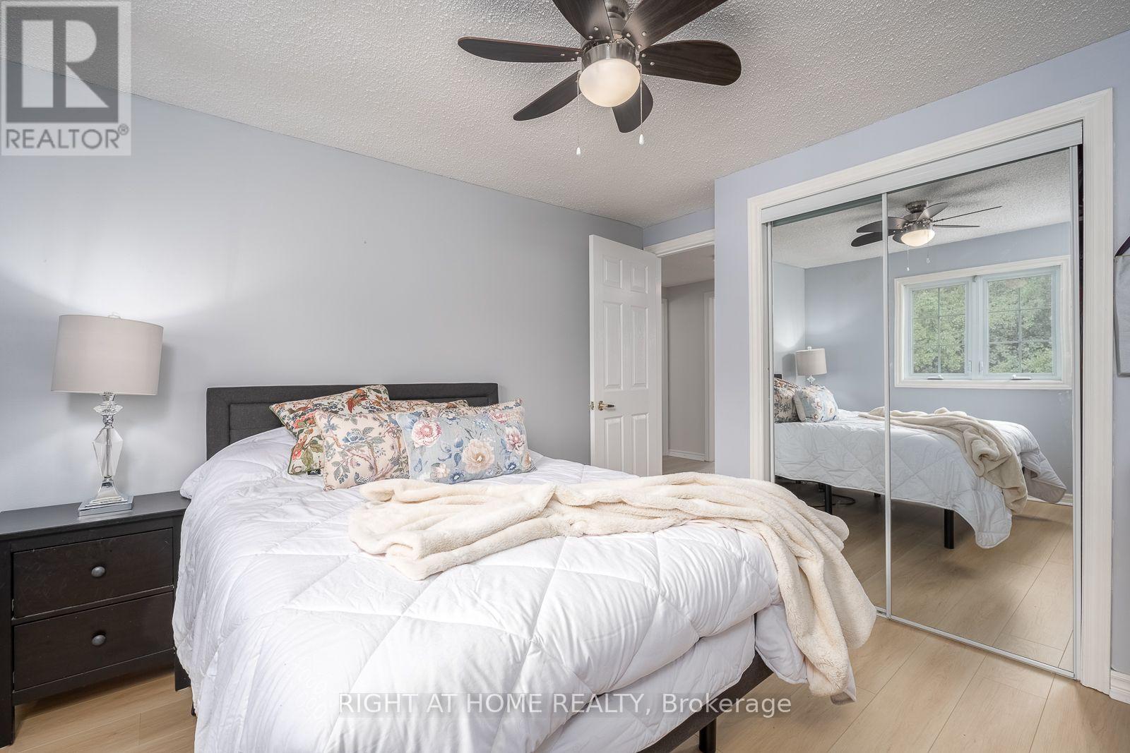 54 NIAGARA PLACE - 26