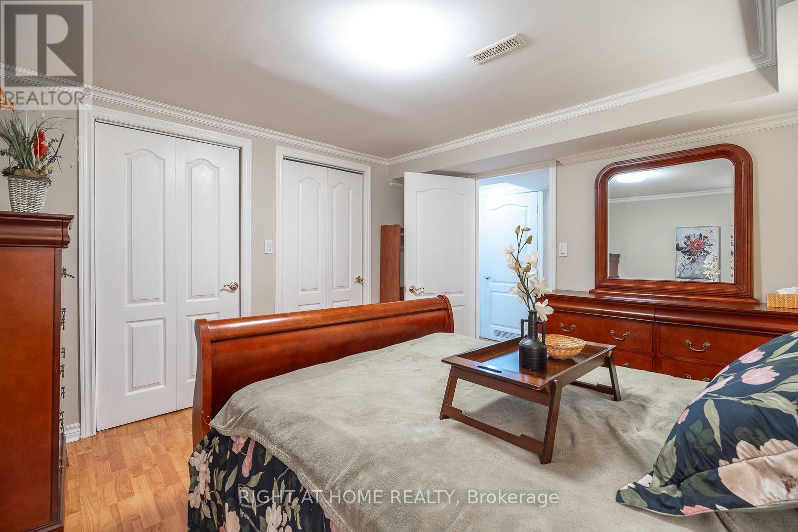 54 NIAGARA PLACE - 35