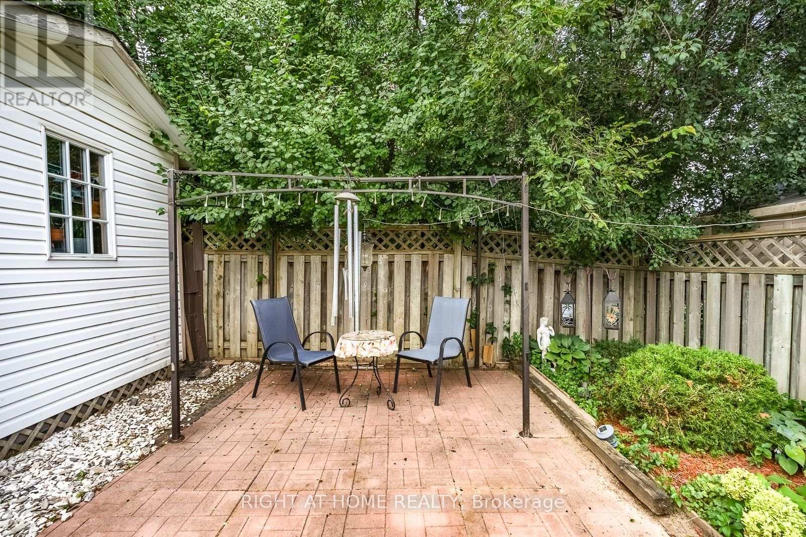54 NIAGARA PLACE - Image 43