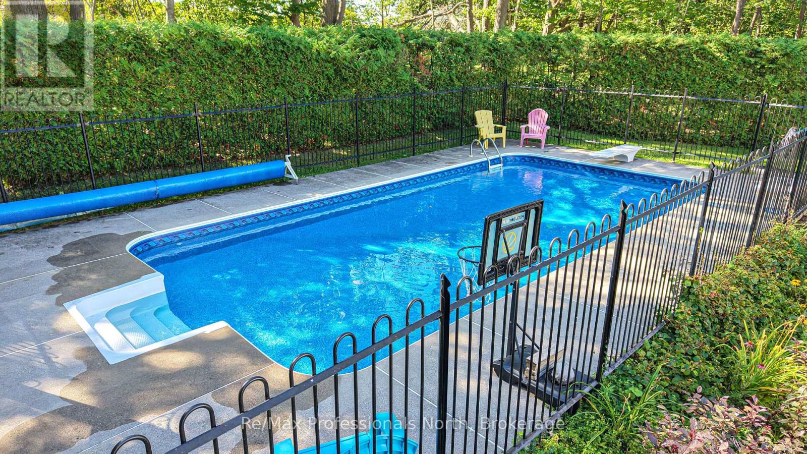 1739 LORETTA AVENUE - 36