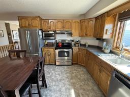 272 1st Street Sw, Carman, MB R0G0J0 Photo 13