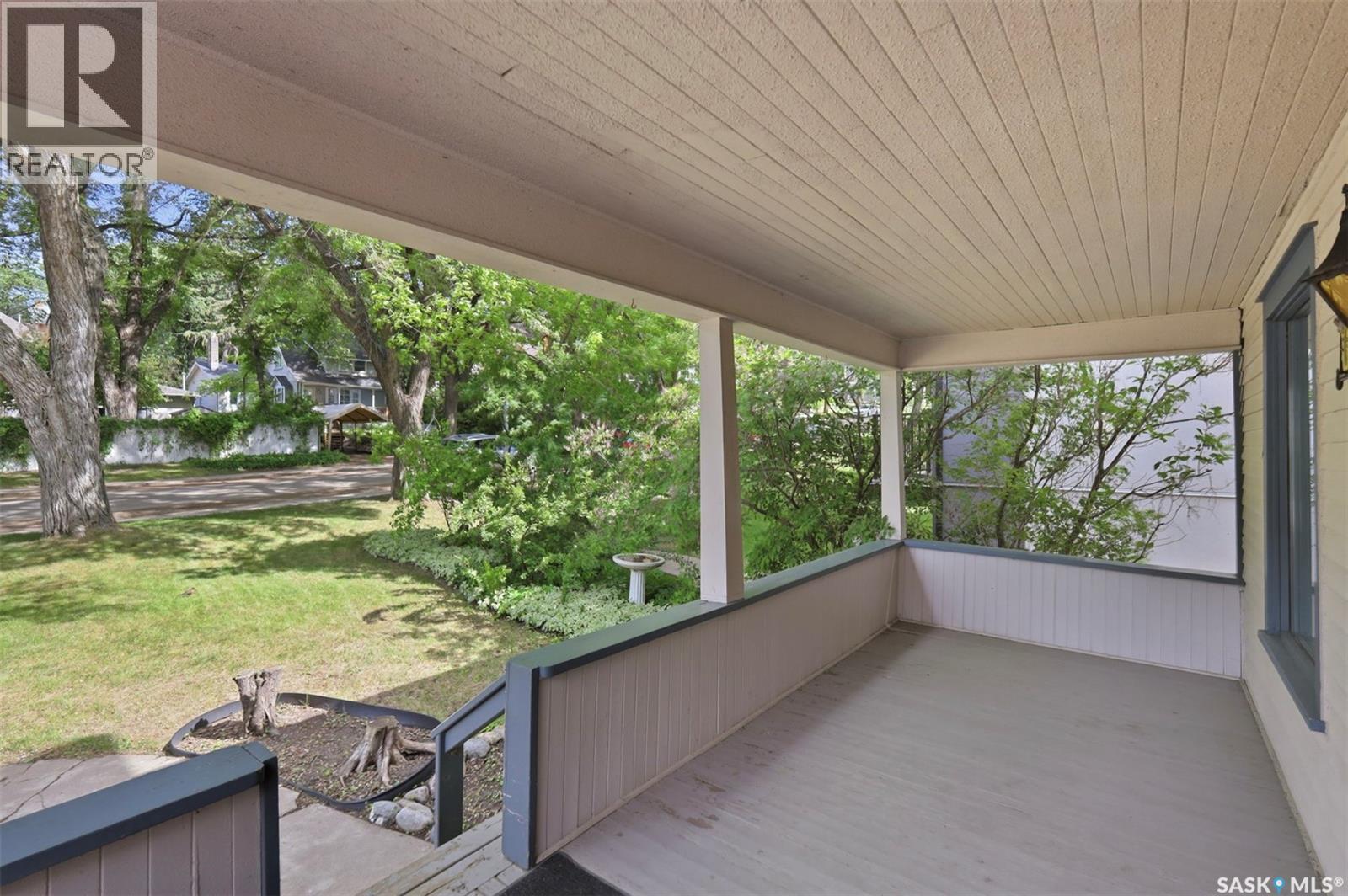 704 Mcpherson AVENUE, Saskatoon Saskatchewan — photo 2