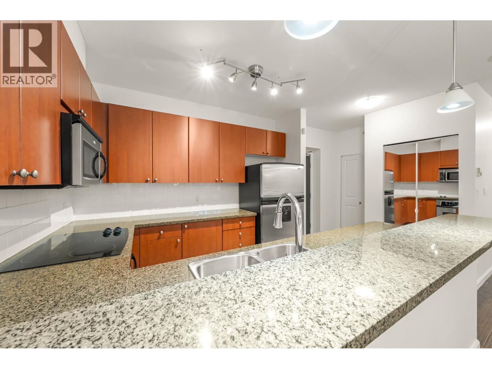 402 11 E ROYAL AVENUE, New Westminster — photo 5