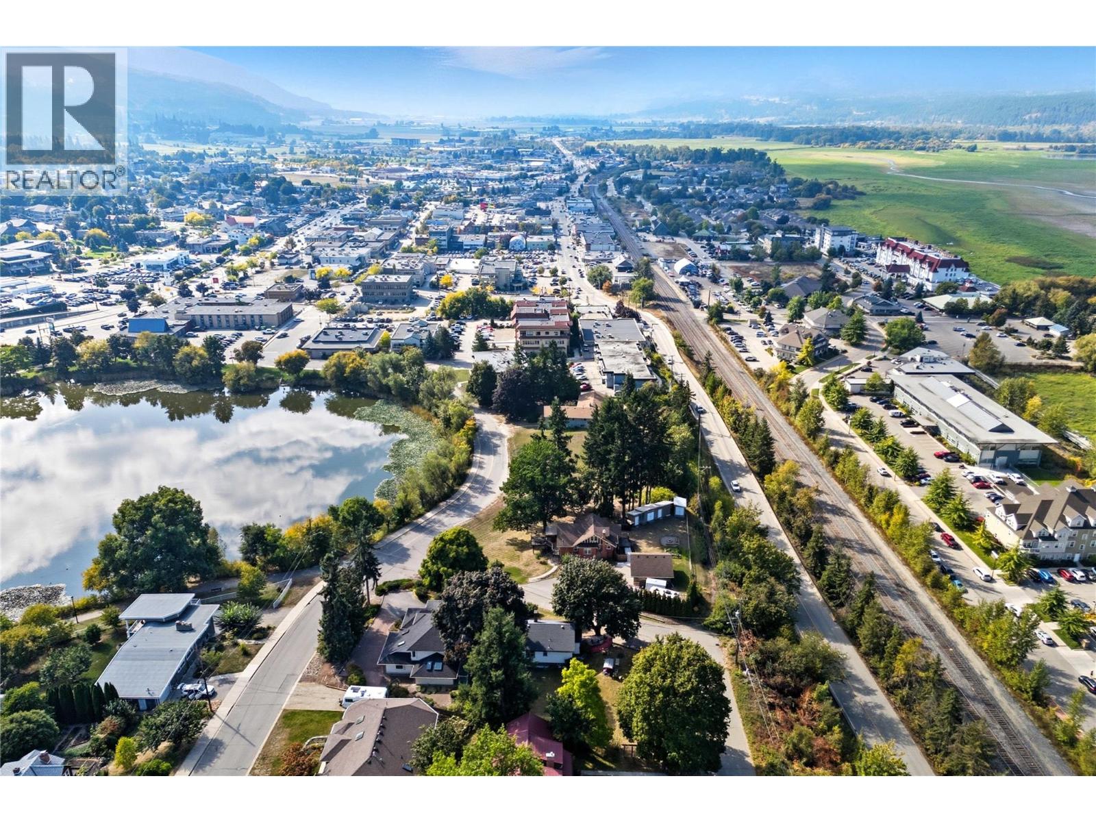 730 9 Avenue NE, Salmon Arm