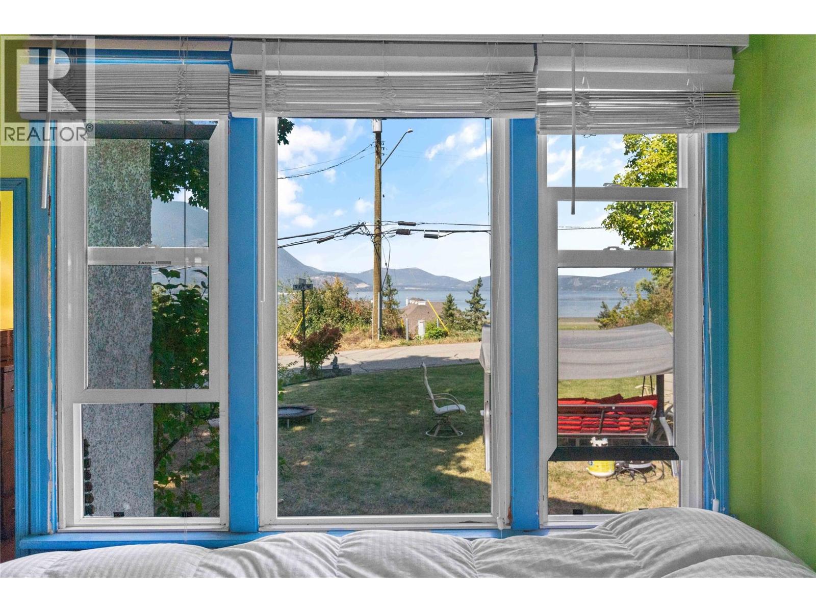730 9 Avenue NE, Salmon Arm