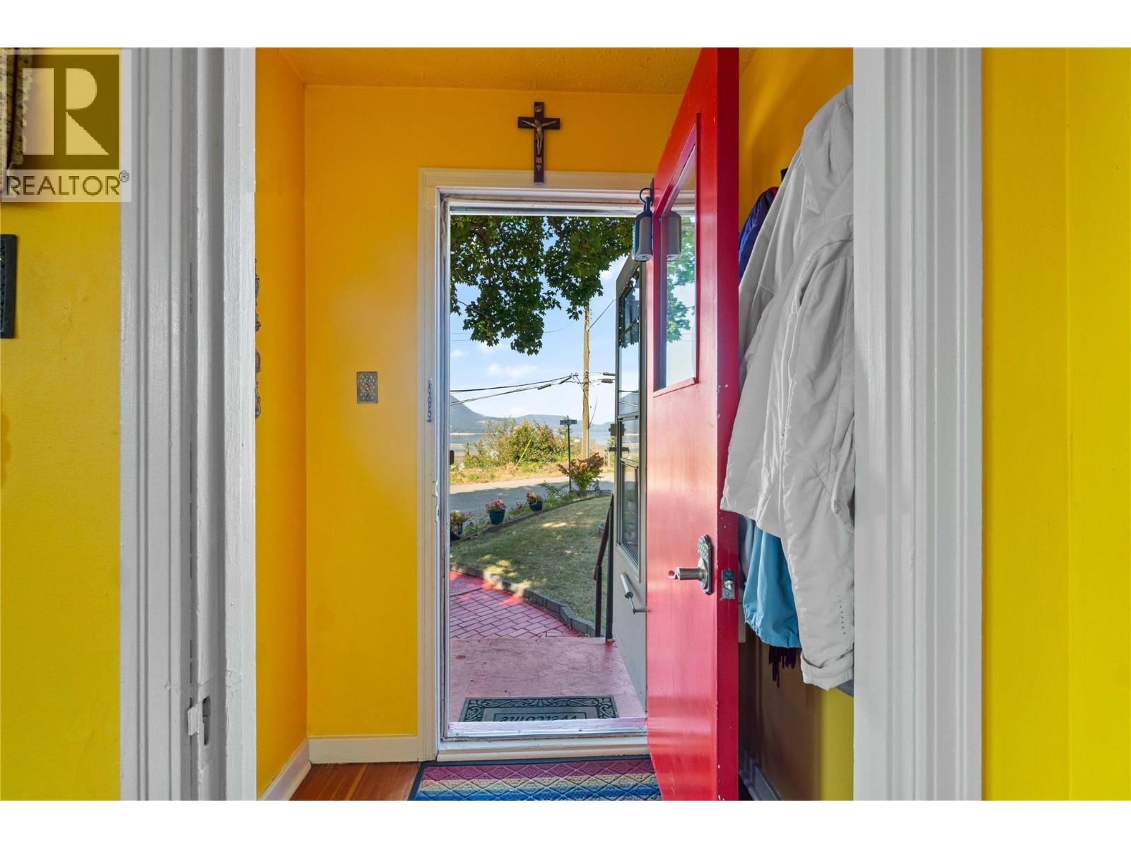 730 9 Avenue NE, Salmon Arm