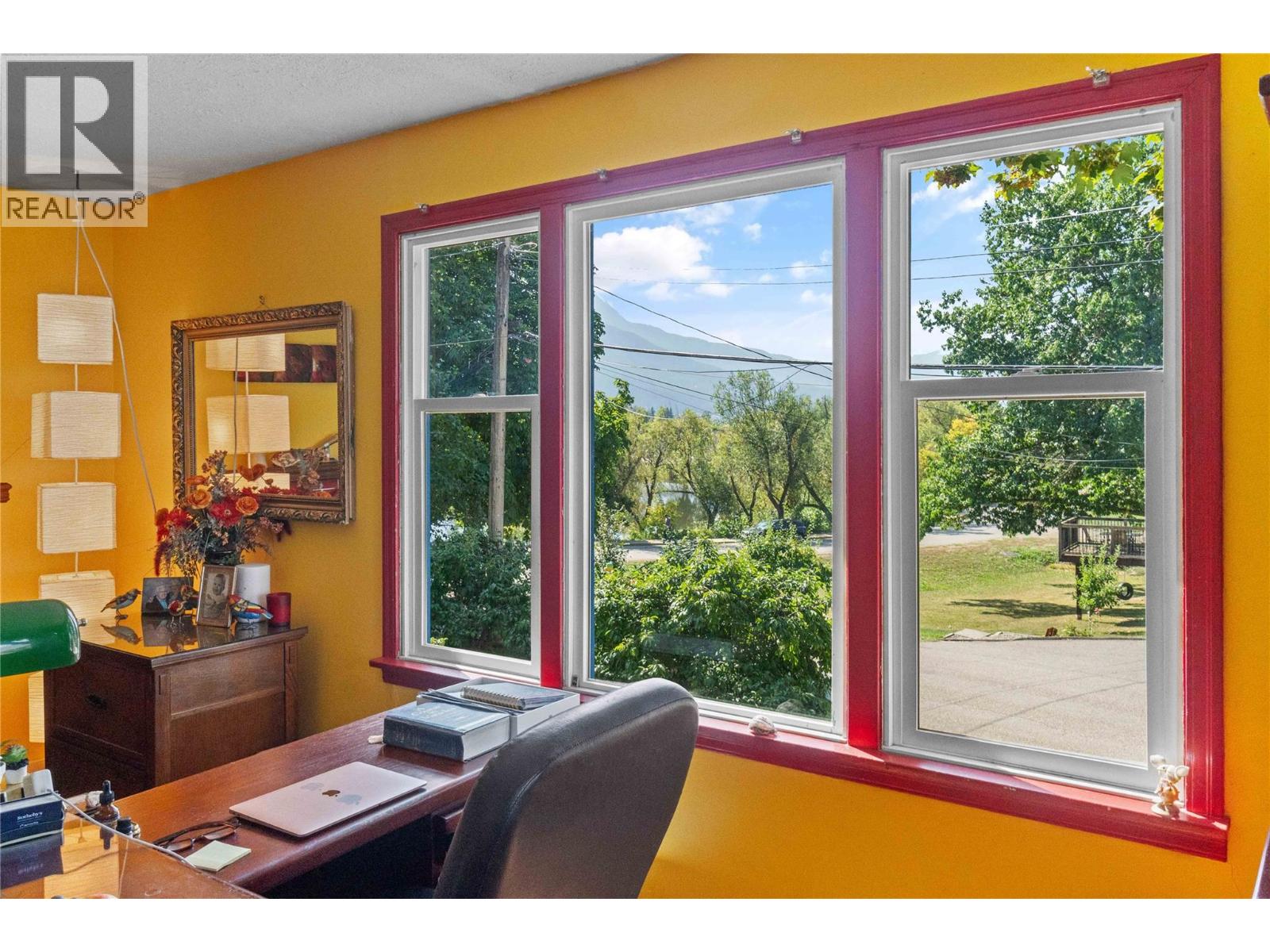 730 9 Avenue NE, Salmon Arm