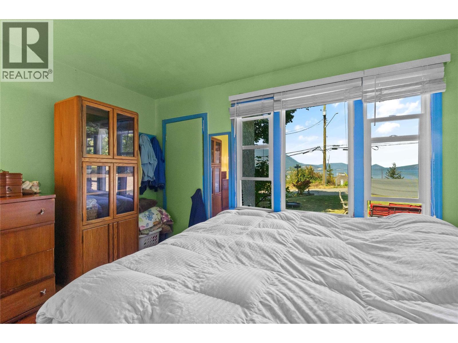 730 9 Avenue NE, Salmon Arm