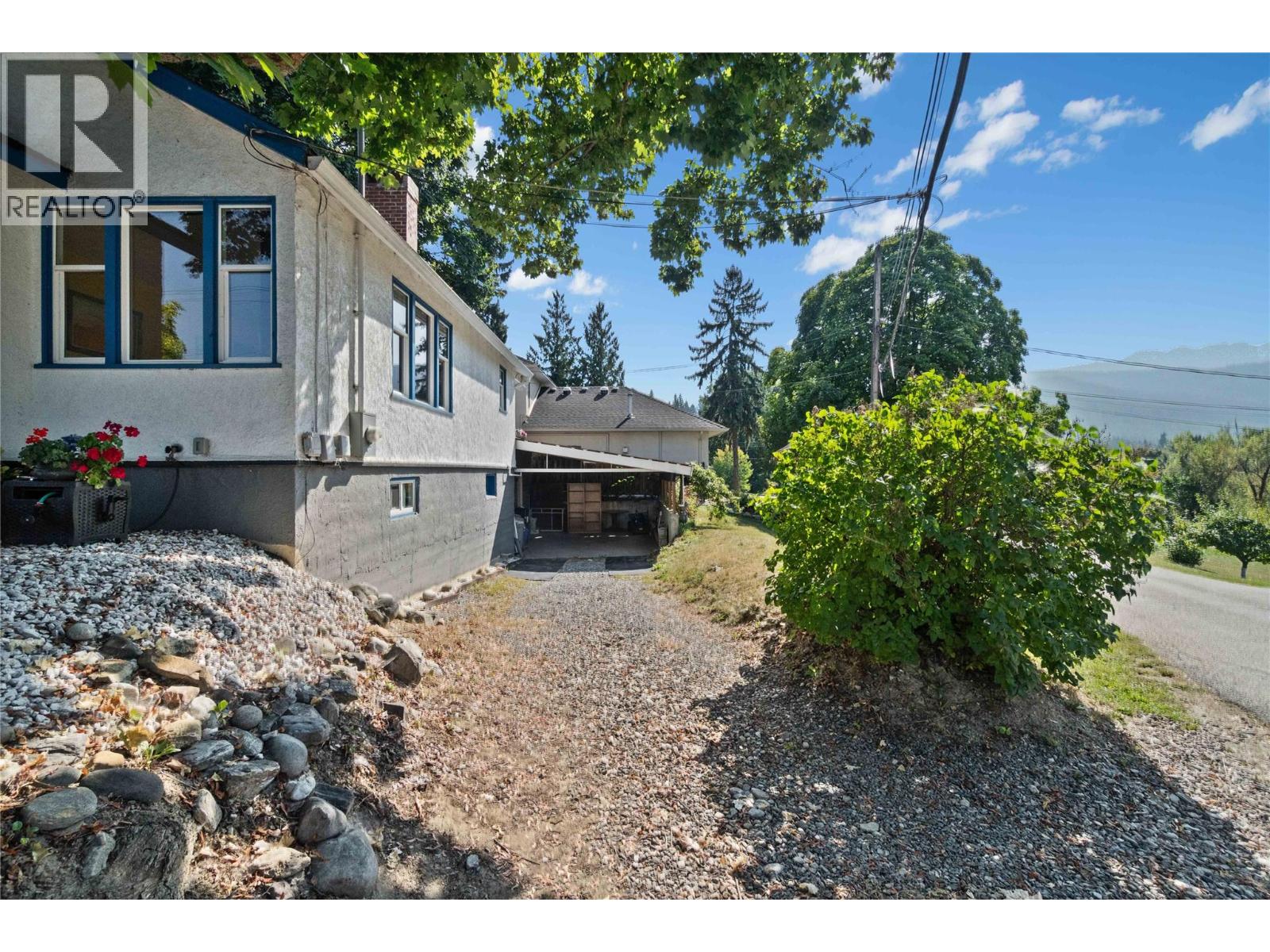 730 9 Avenue NE, Salmon Arm