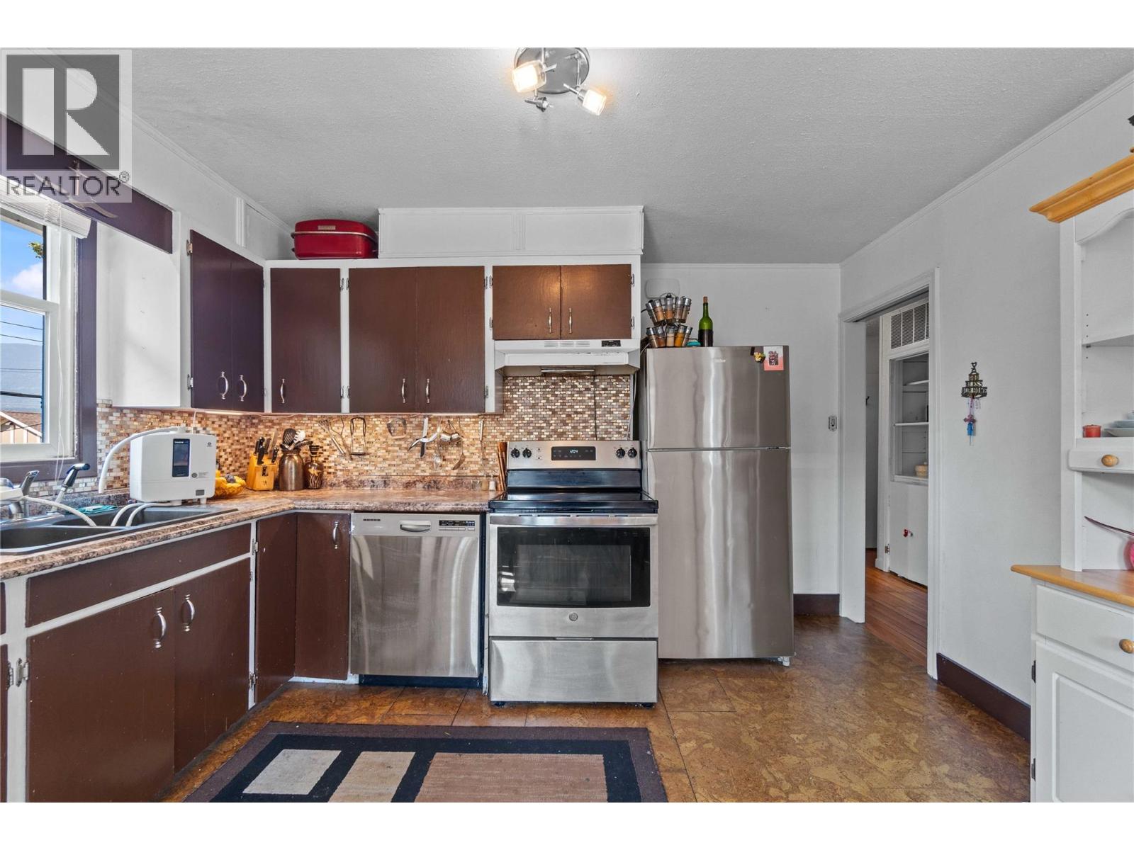 730 9 Avenue NE - 22