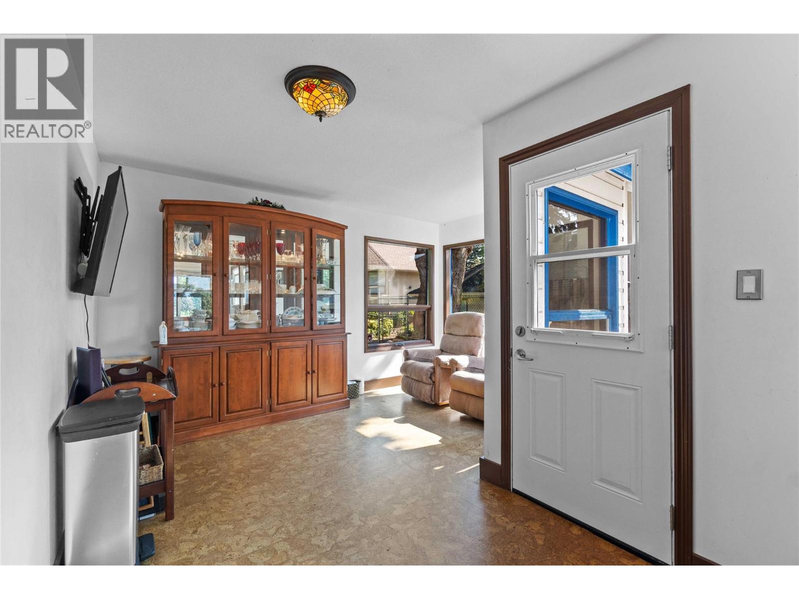 730 9 Avenue NE, Salmon Arm