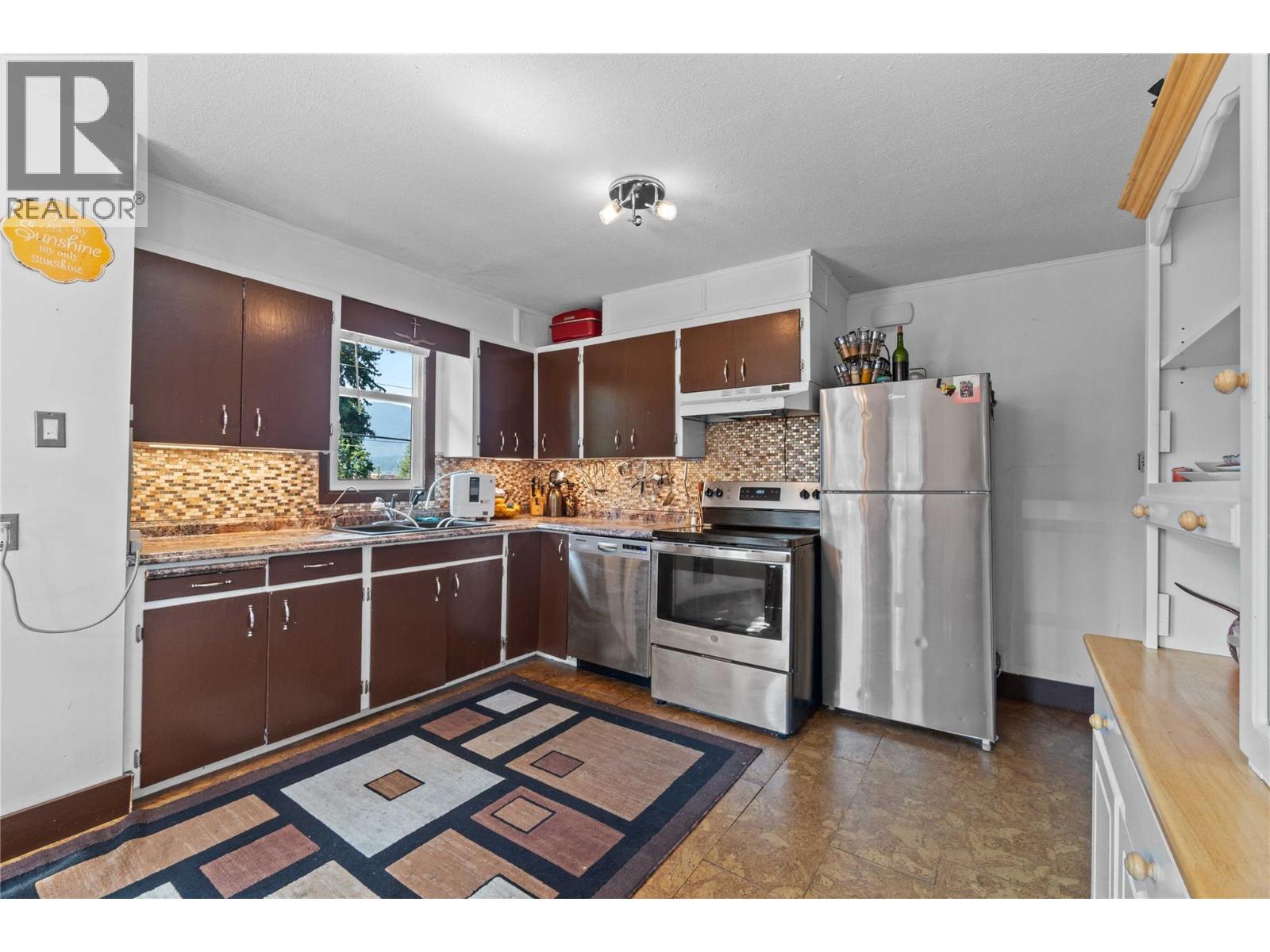 730 9 Avenue NE, Salmon Arm