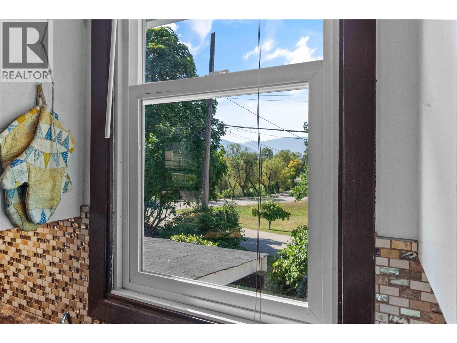 730 9 Avenue NE, Salmon Arm
