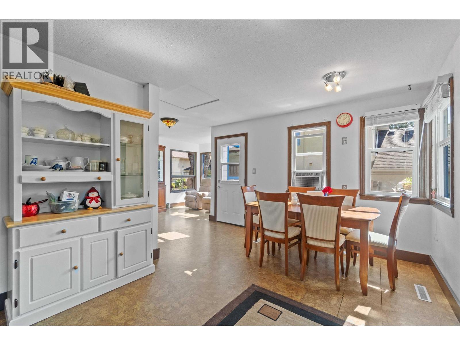 730 9 Avenue NE - 25