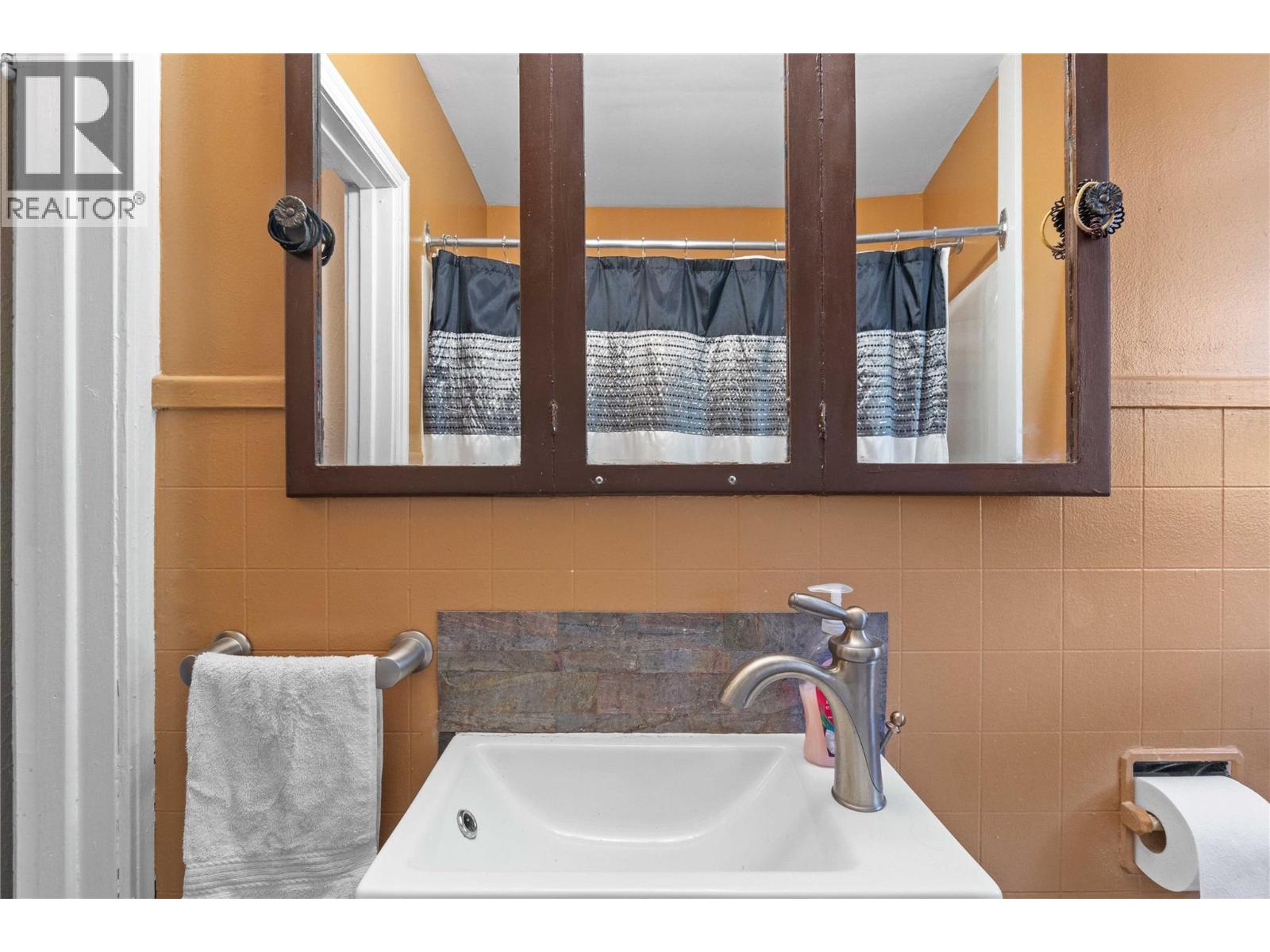 730 9 Avenue NE, Salmon Arm
