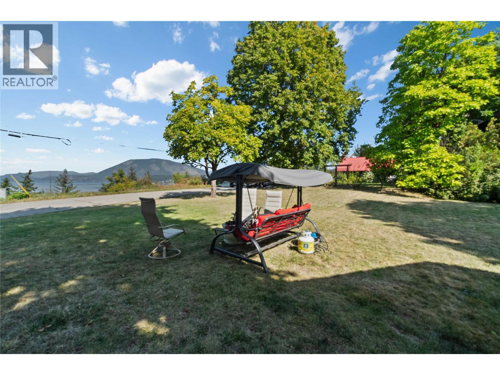 730 9 Avenue NE, Salmon Arm