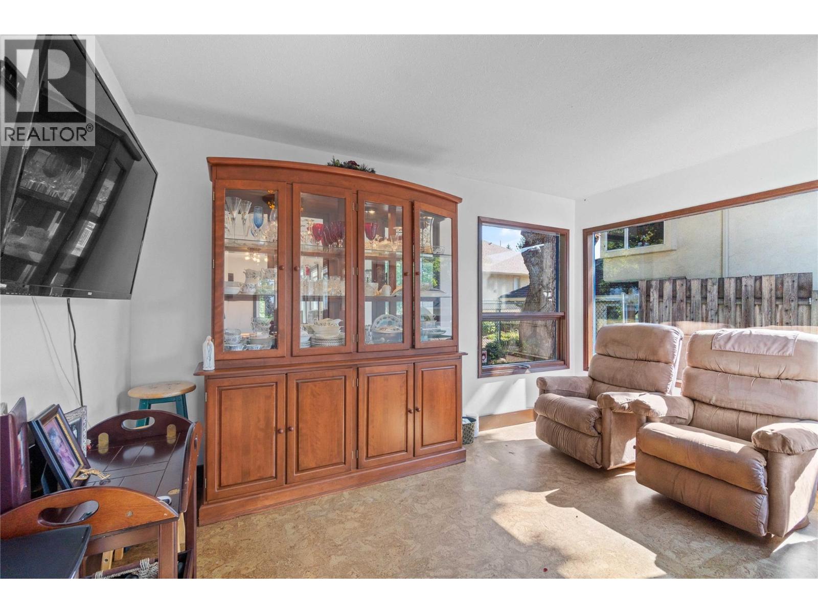 730 9 Avenue NE, Salmon Arm