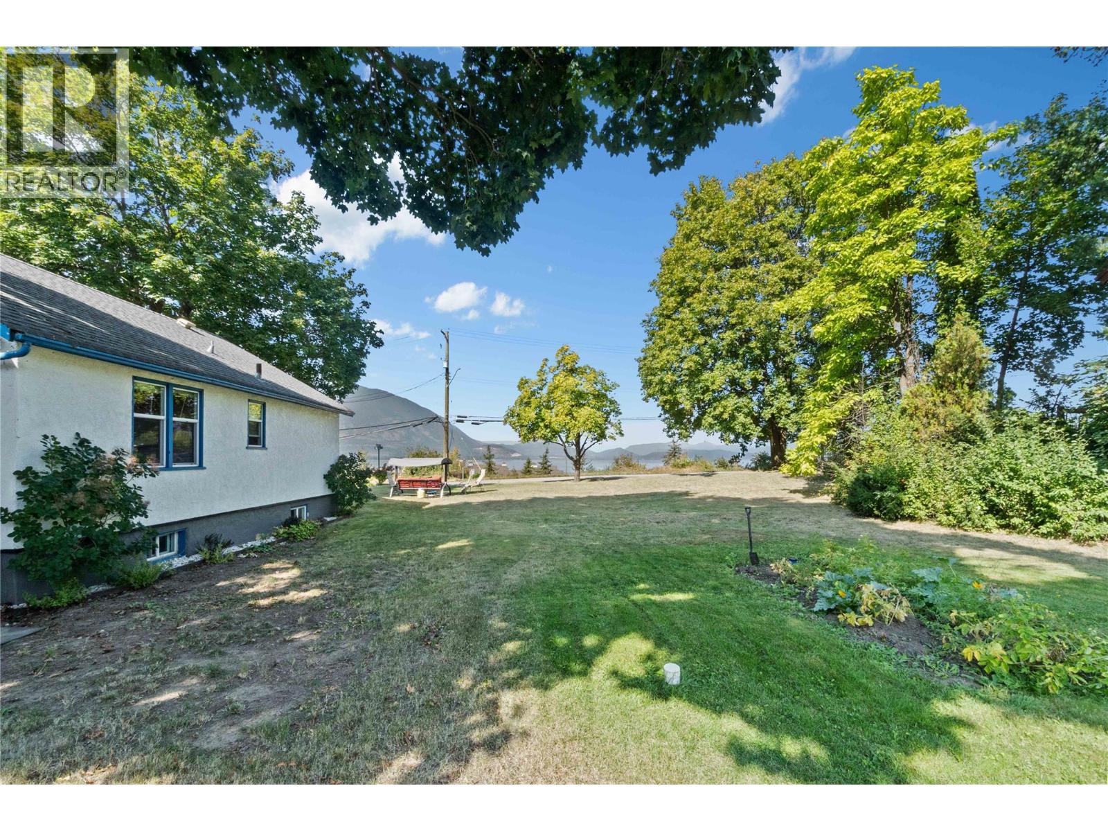 730 9 Avenue NE, Salmon Arm