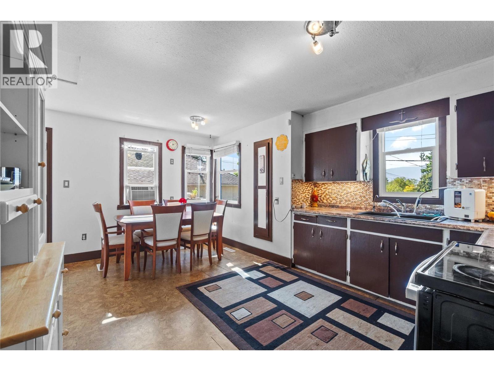 730 9 Avenue NE - 24