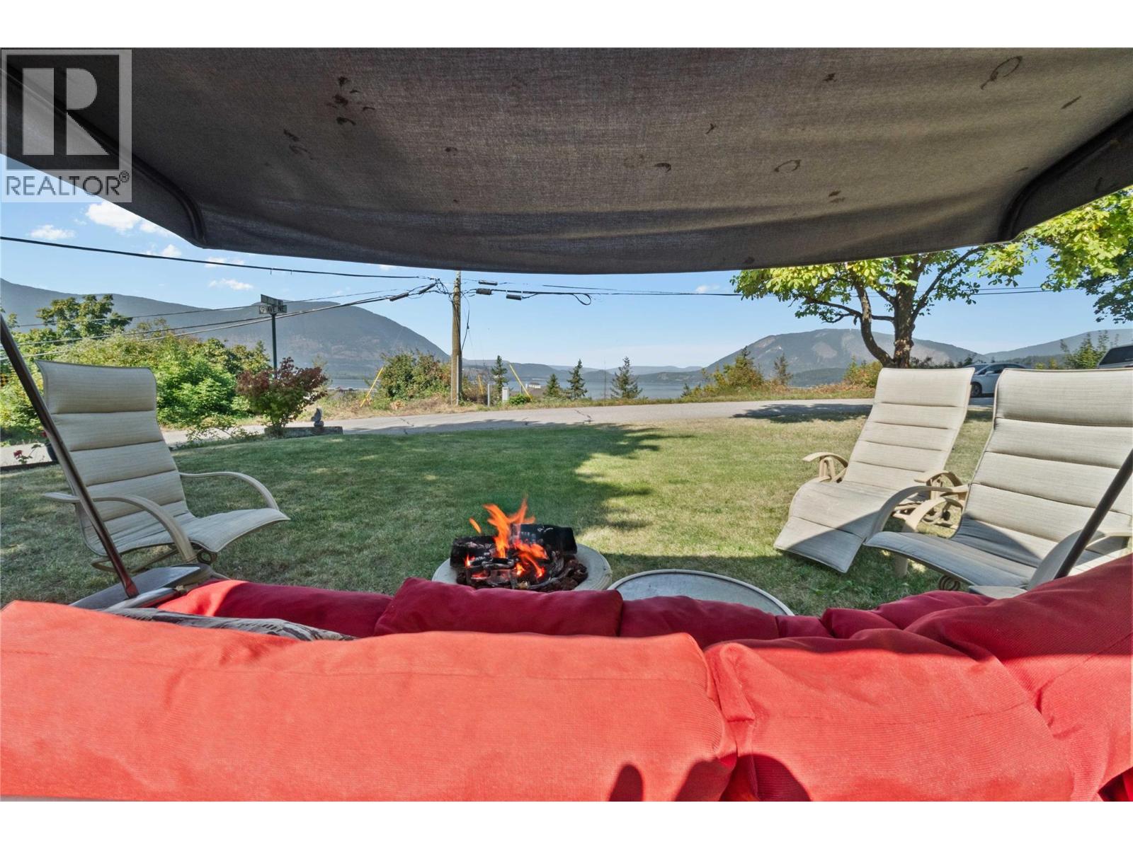 730 9 Avenue NE, Salmon Arm
