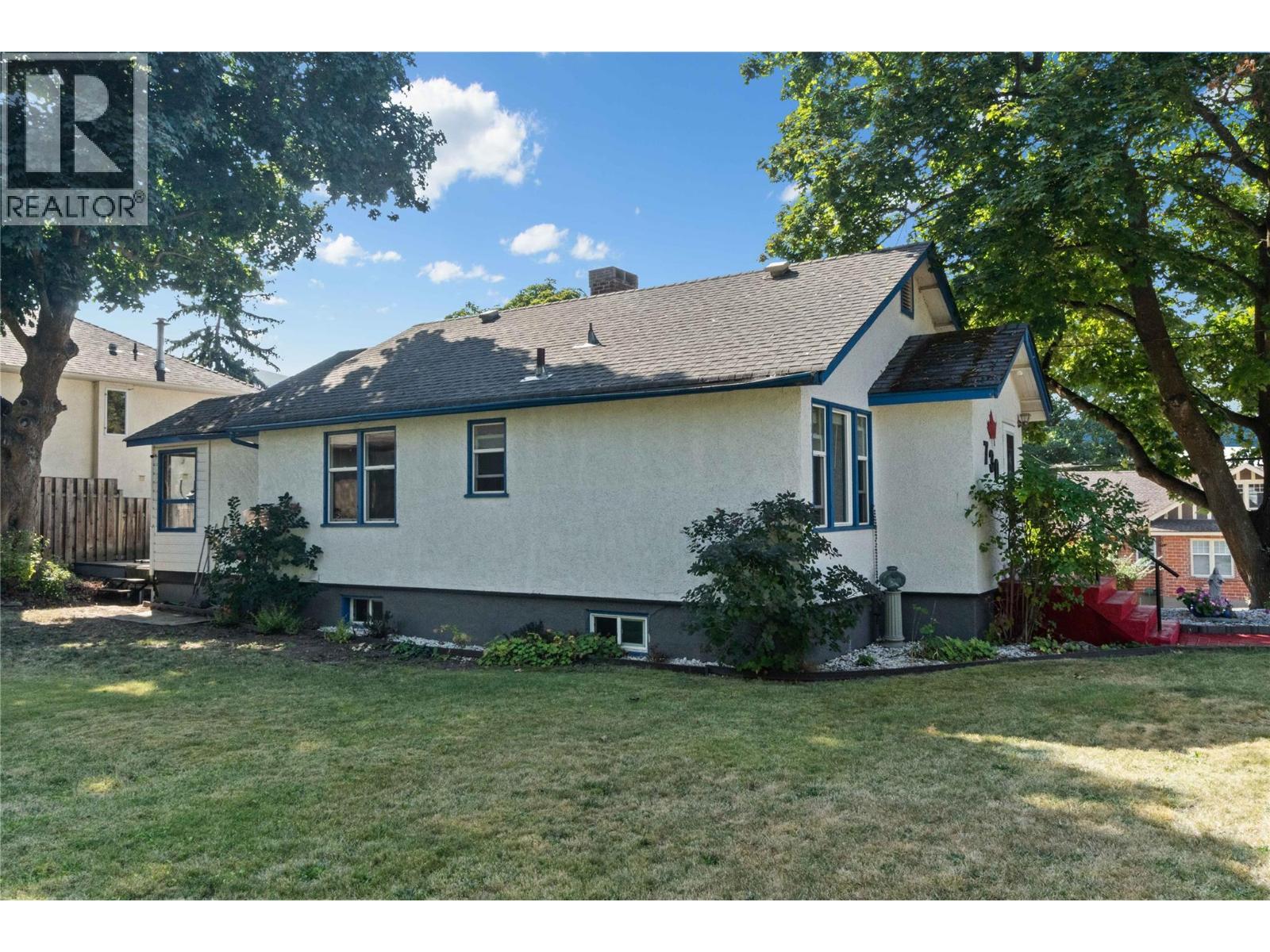 730 9 Avenue NE - 53