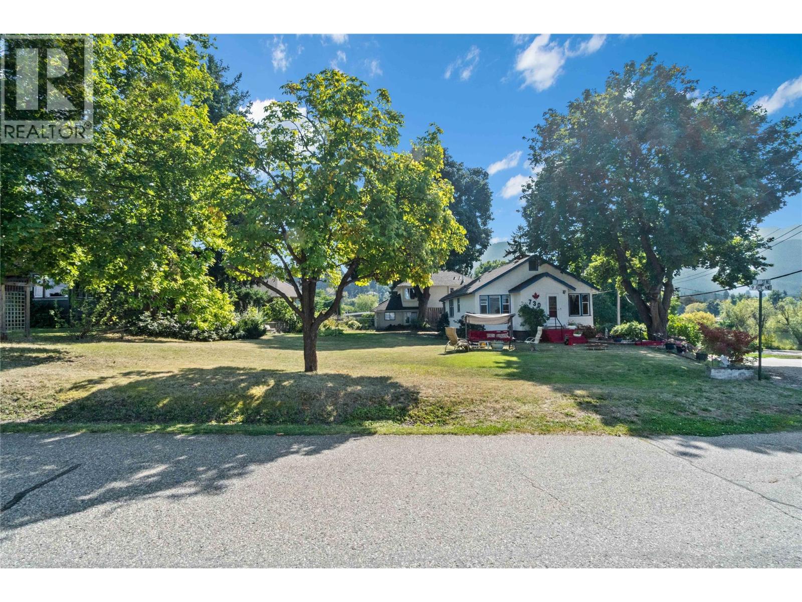 730 9 Avenue NE, Salmon Arm
